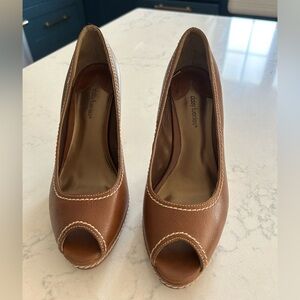 Daisy Fuentes Tan Peep Toe Heels